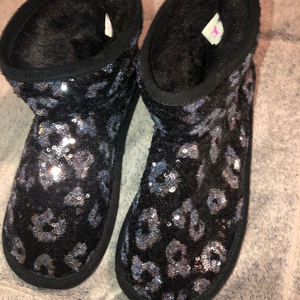 VS PINK booties
